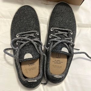 ALLBIRDS Women’s size 11 Light Grey Wool Runners